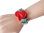 K22 _B * Kotylion na rękę na ślub, studniówkę, połowinki z czerwoną różyczką i srebrnymi dodatkami