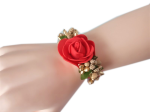 K22 _G * Kotylion na rękę na ślub, studniówkę, połowinki z czerwoną różyczką i złotymi dodatkami