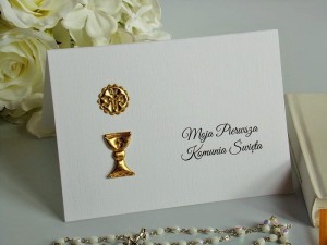 Zaproszenie na Pierwszą Komunię Świętą ze złotym kielichem i hostią