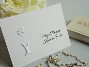 Zaproszenie na Pierwszą Komunię Świętą z białym kielichem i hostią