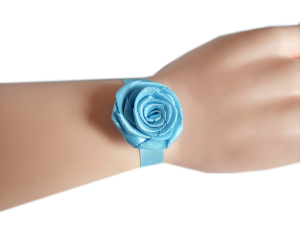 K19 błękitny - kotylion na rękę - różyczka błękitna