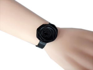 K19 czarny* Kotylion na rękę na ślub, studniówkę, połowinki