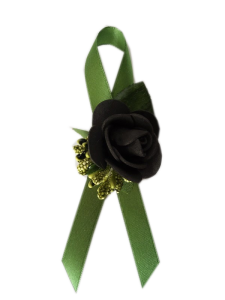 PR21 _A * Przypinka, butonierka z różyczką i zielonymi dodatkami 