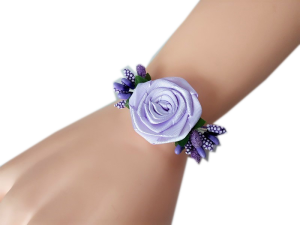 K23 _F  * Fioletowy kotylion na rękę na ślub, studniówkę, połowinki z satynową różyczką i dodatkami  