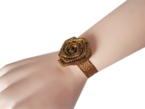 K24 _L  * Brązowy ze złotym połyskiem kotylion na rękę na ślub, studniówkę, połowinki