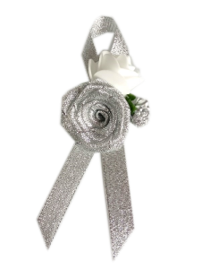 PR27 _O * Przypinka, butonierka z różyczkami i srebrnymi dodatkami  