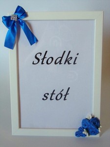 Słodki stół - ramka z napisem z różami i kokardką