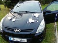 TOPASS-DEKORACJE-slubna-dekoracja-na samochod-do-slubu-z-bialych-roz-i-ratanu (4).jpg