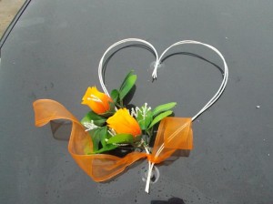 Ratanowe serce z różami w pąkach