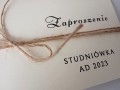 TOPASS-DEKORACJE-ZAPROSZENIE-STUDNIÓWKA-ZE-SZNURKIEM4.jpg
