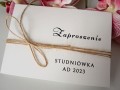 TOPASS-DEKORACJE-ZAPROSZENIE-STUDNIÓWKA-ZE-SZNURKIEM6.jpg