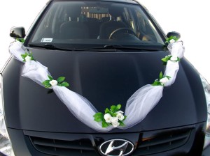 Tiulowa girlanda z różami w pączkach